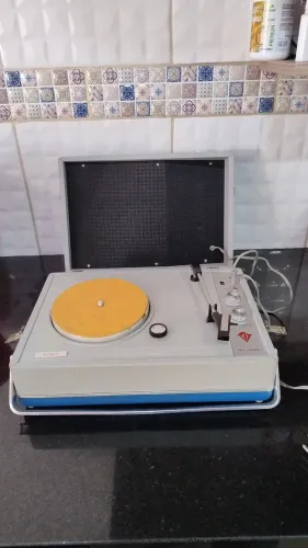 Toca disco Vitrola rouxinol anos 70 funcionando