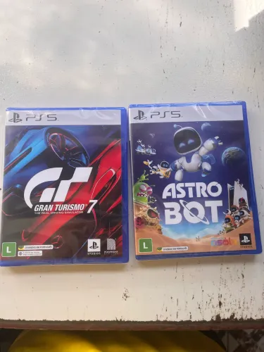 Astro Bot e Gran Turismo 7 para PS5, lacrados e sem uso.