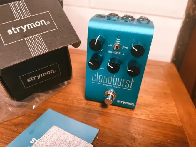 Pedal Strymon Reverb Cloudburst zerado na caixa