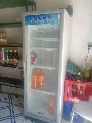 Esposito de refrigerante muito novo to