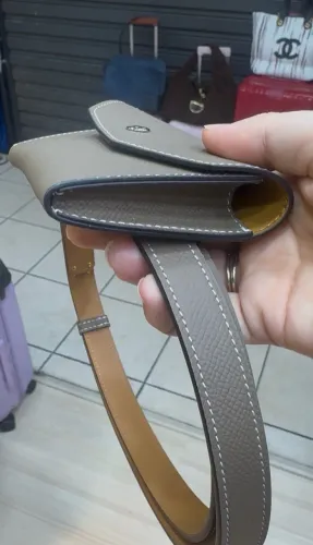 Cinto pochete pocket cinza com ferragem dourada italiana Hermes