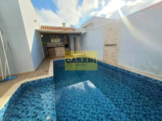 Casa para locação com 3 dormitórios, suíte, piscina com prainha e área gourmet, em Boituva