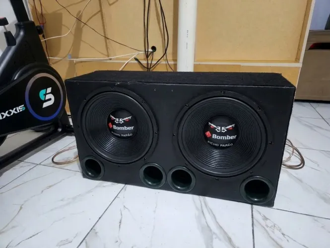 Caixa 2 subwoofers de 15 polegadas. 