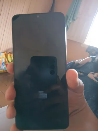 Meu esposo está vendendo um celular einda está pagando ficar assumindo as parcelas celula