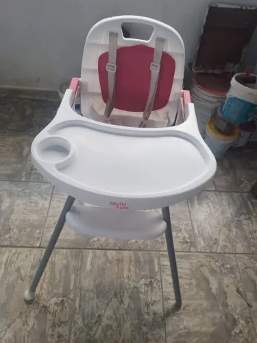 Vendo cadeirinha semi nova