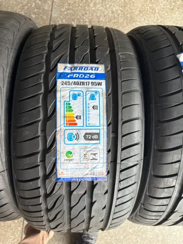 Vendo 04 pneus 245/40R17 FARROAD
