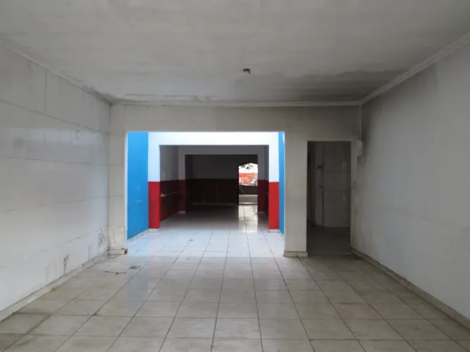 CASA para ALUGUEL com 300m² no bairro PARQUE DAS NAÇÕES com 3 quartos e 3 vagas. Santo And