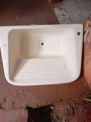 Tanque de mármore sintético semi novo