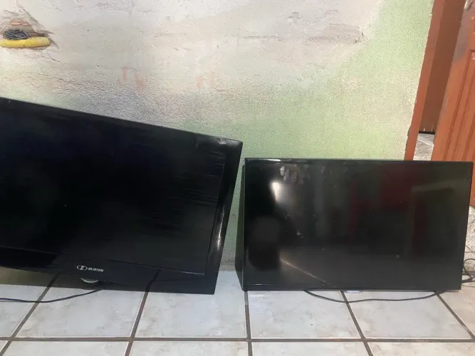 Vendo 2 TVs 32 polegadas.