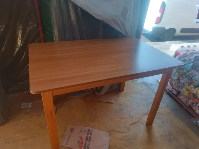 Conjunto Mesa de madeira com 4 cadeiras