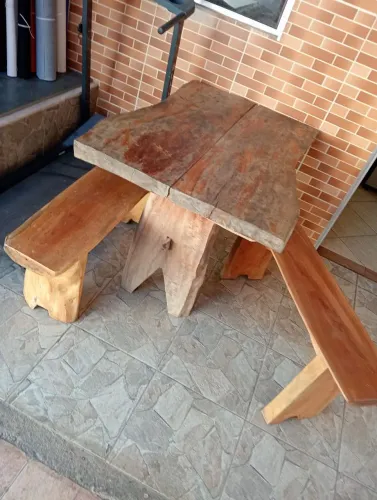 MESA RÚSTICA SEMI-NOVA. $950,00 ZAP *