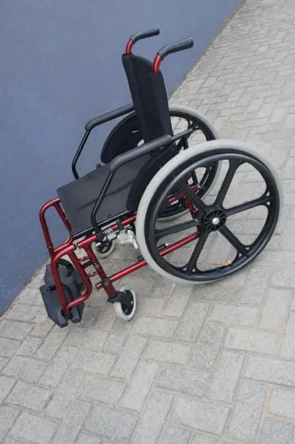 Cadeira de rodas dobrável