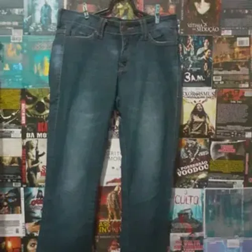 Calça jeans feminina Boca de sino Azul escuro Botão dourado Tamanho 40 Luigi Bertolli