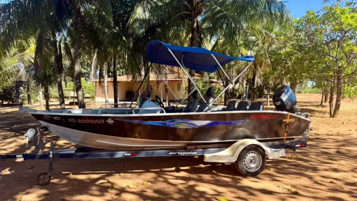 Lancha Apache 17