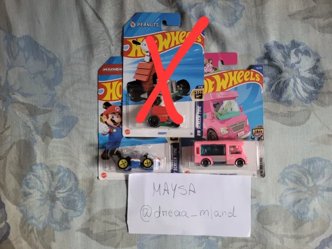 Lote hot wheels mario snoopy barbie