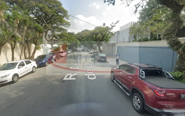 Exelente casa sobrado totalmente reformado 350M² de àrea ùteis em ótima localização. Próxi