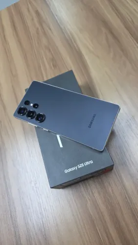 Samsung S25 Ultra Top