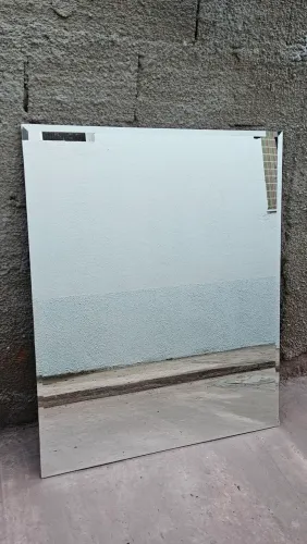Espelho quadrado com bisotê