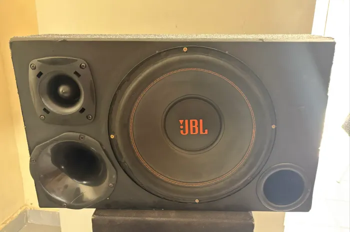Caixa de som subwoofer JBL trio 12P
