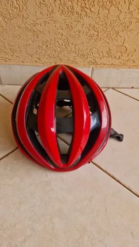 Capacete giro vermelho