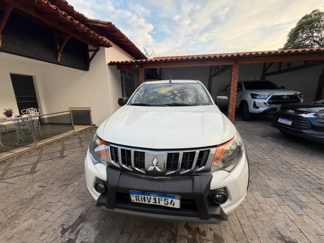 Mitsubishi L200 Tri. Outdo. GLS 2.4 CD 4X4 Die. AUT 2022