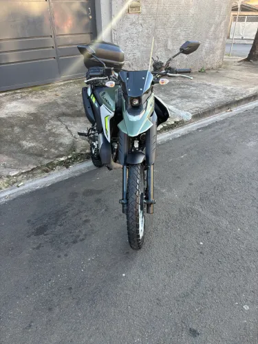 Vendo Lander 2026 5.400 km revisada e na garantia