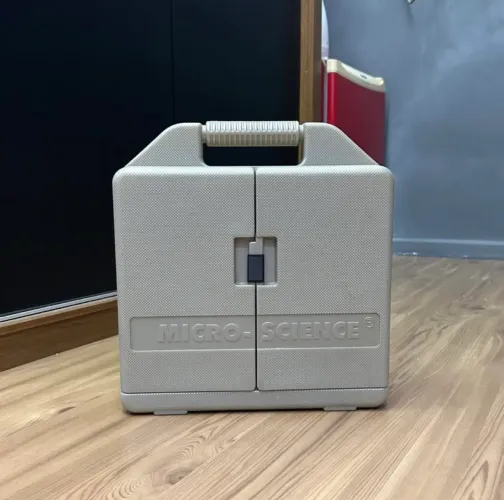 Vendo microscópio