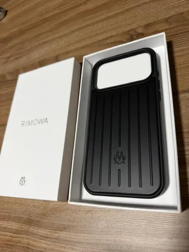 Capa iPhone 17 Pro Max Rimowa