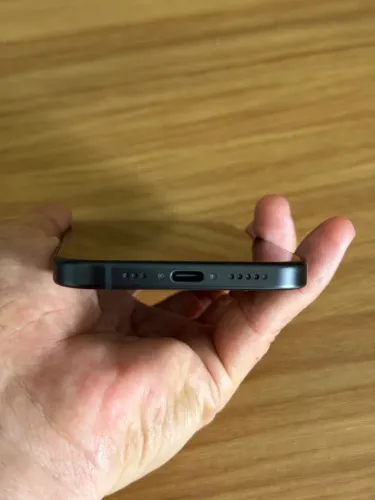 Vendo Iphone 15 256gb todo original. 