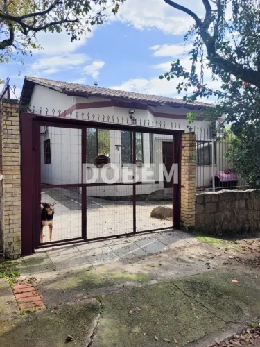 Casa de esquina com piscina em Porto Verde 4 dormitórios