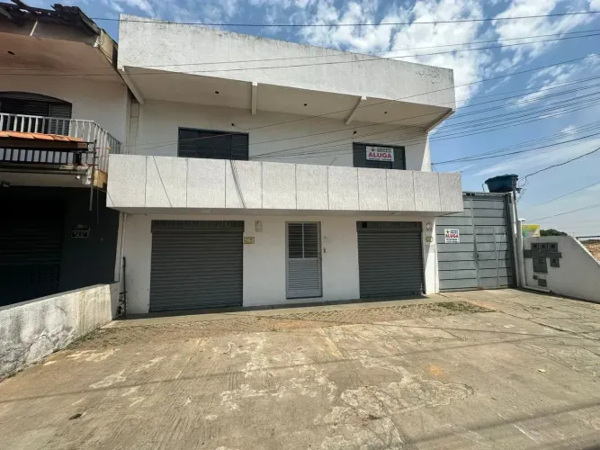 Alugo Galpão com 260m² 4 Salas individuais com banheiros - Av. Juscelino - Jardim Pres