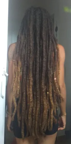 Dreads naturais entre 15 a 25cm