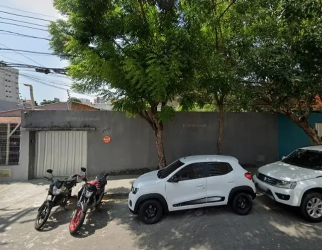 Casa na Nunes Valente prox. Pão de Açucar da Av. Júlio Ventura.