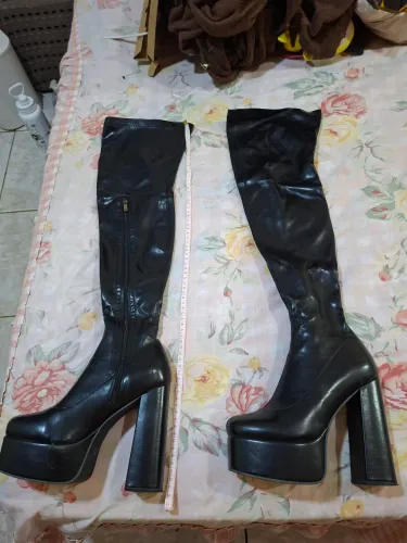 Bota preta vernis cano longo luxo shein
