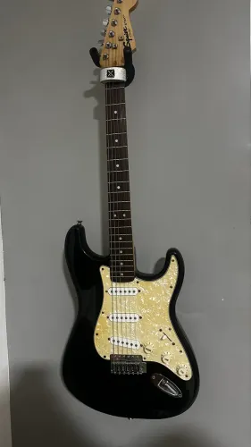 Guitarra Squier by Fender