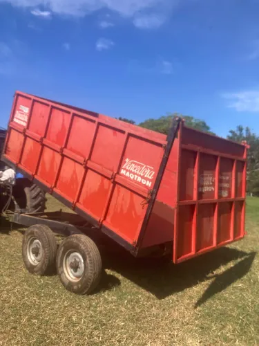 Carreta basculante 2 eixos para 6 toneladas