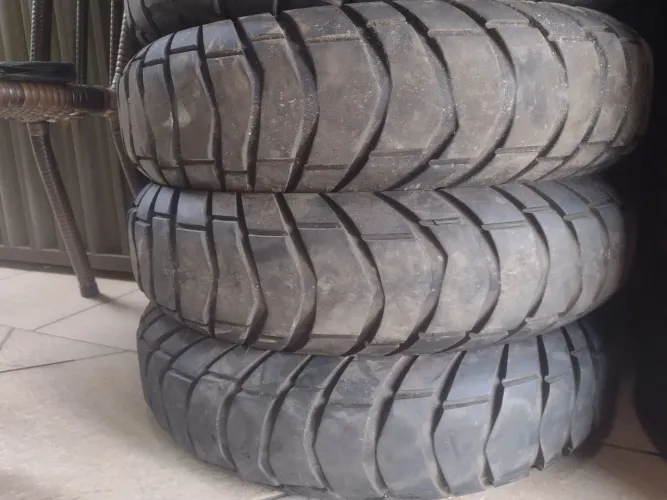 Pneu traseiro 150/70-18 metzeler usado