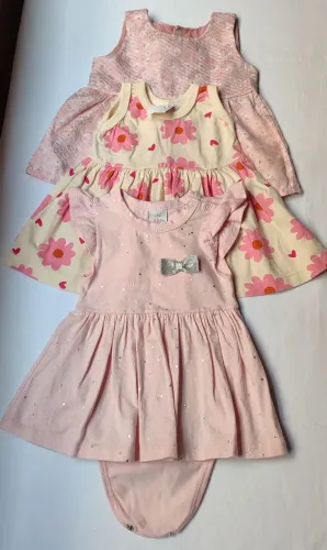 Lote infantil com 17 peças - vestidos + macacões