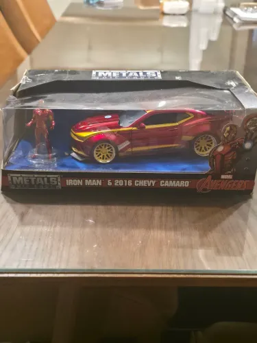 Miniatura Jada 1:24 Camaro Homem De Ferro Com Boneco Na Caixa
