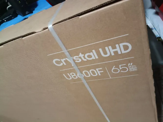 Vendo televisão smart tv zero na caixa de 65 polegadas e na garantia de 3 anos 