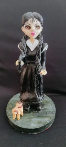 Estátua Wandinha 