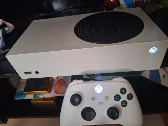 Xbox Series S - 512gb - 2 controles - Completo