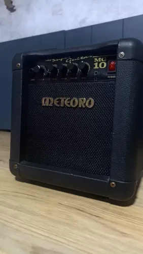 ? AMPLIFICADOR METEORO SUPER GUITAR MG10 ?