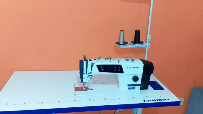 Vende-se Máquina de costura reta e máquina de costura ponto cadeia industrial