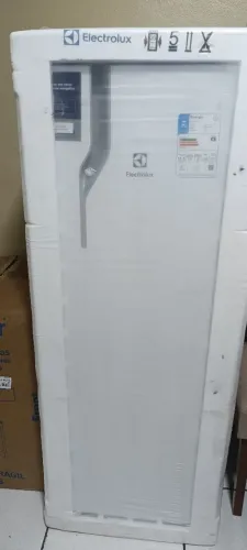 Refrigerador Electrolux 240 litros, lacrada.