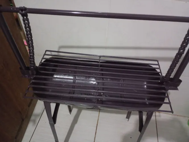 Churrasqueira para espetinho. Tamanho: 50 x 25. Fazemos entrega 