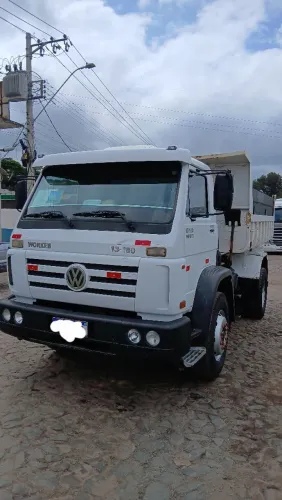 Caminhão trabalhando 