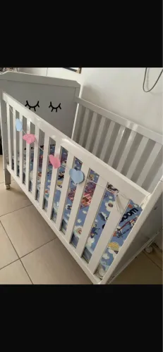 Berço que vira cama com colchão junto