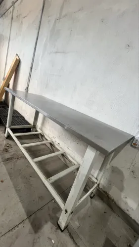 MESA DE MANIPULAÇÃO INOX