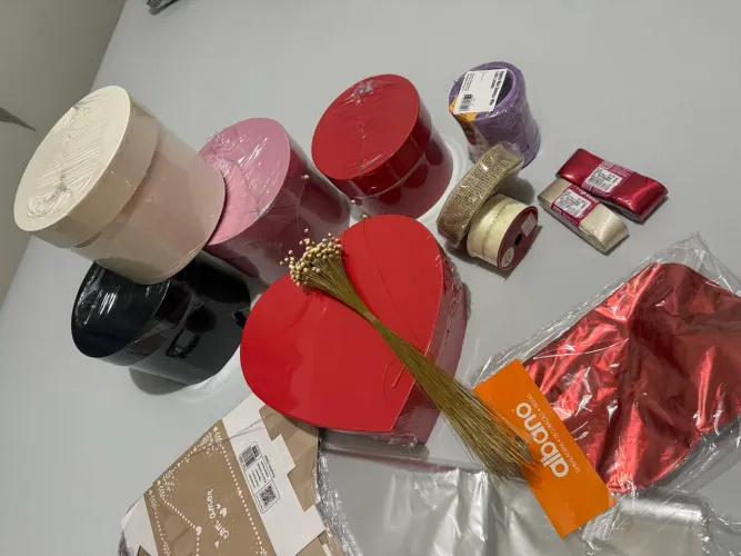 Caixa e acessórios para cesta e box de presente